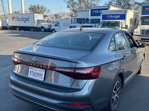Used 2025 Volkswagen Jetta SE FWD image 4