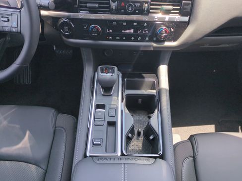 New 2026 Nissan Pathfinder SL FWD image 19