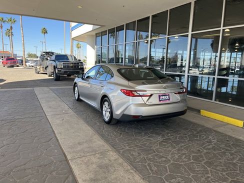 Used 2025 Toyota Camry LE image 3