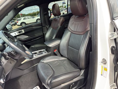 Used 2020 Ford Explorer Platinum w/ Premium Technology Package AWD/4WD image 10