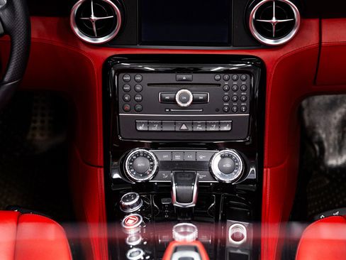 Used 2012 Mercedes-Benz SLS AMG Roadster image 25