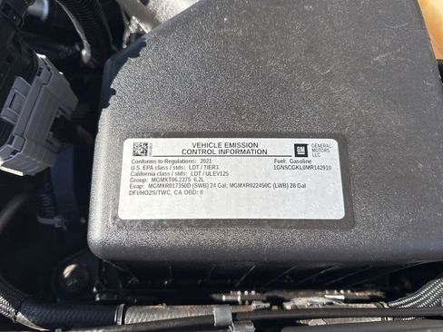 Used 2021 Chevrolet Suburban High Country w/ Premium Package RWD image 13