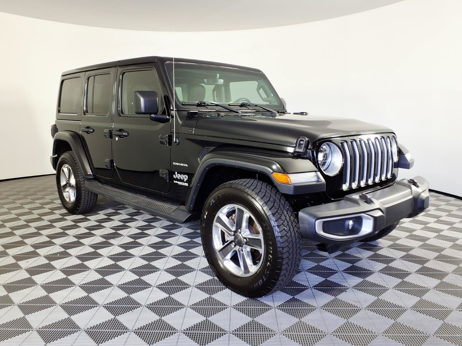 Used 2021 Jeep Wrangler Unlimited Sahara AWD/4WD image 3