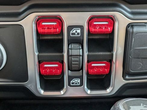 Used 2021 Jeep Wrangler Unlimited Sahara AWD/4WD image 27