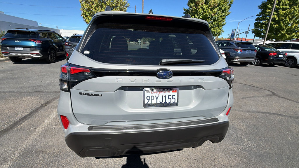 Used 2025 Subaru Forester Premium AWD/4WD image 5