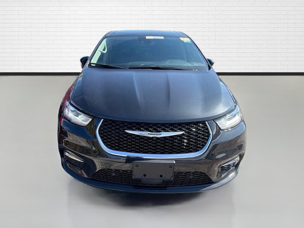 Used 2023 Chrysler Pacifica Touring-L FWD image 2