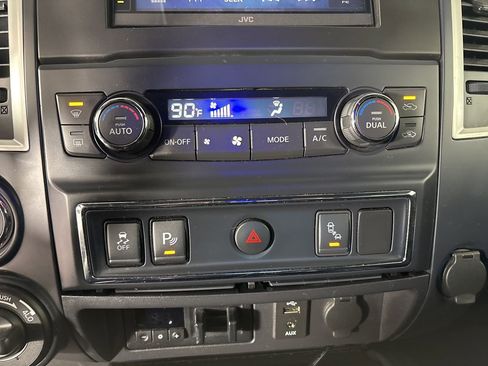 Used 2018 Nissan Titan SV w/ SV Convenience Package image 15