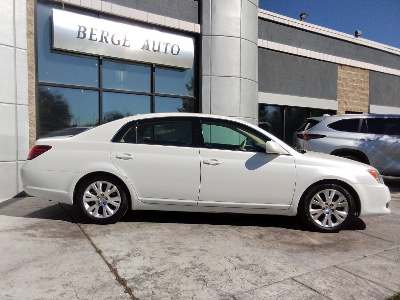 Used 2009 Toyota Avalon XLS FWD image 6
