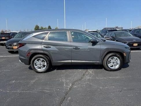 Used 2026 Hyundai Tucson SE FWD image 2