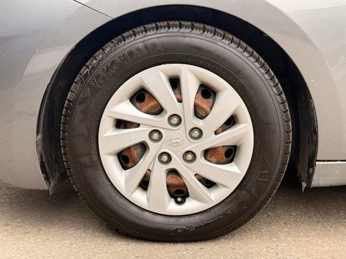 Used 2019 Hyundai Elantra SE w/ Cargo Package image 10