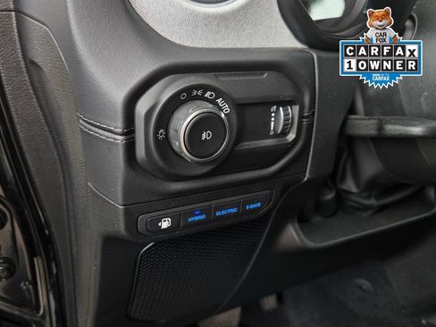 Used 2025 Jeep Wrangler Unlimited Sahara AWD/4WD image 17