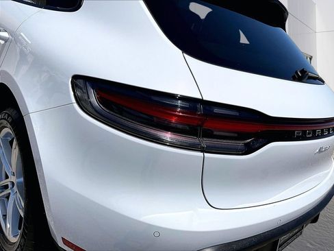 Certified 2024 Porsche Macan AWD/4WD image 16