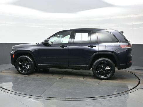 Used 2024 Jeep Grand Cherokee Limited w/ Black Appearance Package image 3