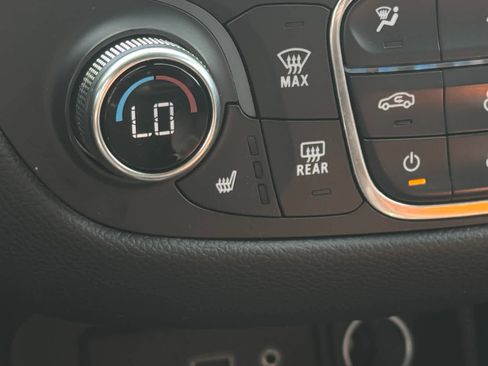 Used 2019 Chevrolet Equinox LT w/ Driver Convenience Package image 4