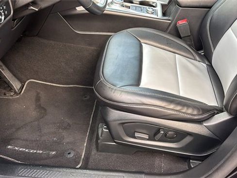 Used 2024 Ford Explorer XLT w/ Equipment Group 202A image 25