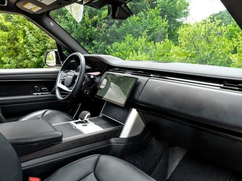 Used 2024 Land Rover Range Rover SE AWD/4WD image 21
