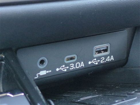 Certified 2025 Subaru Outback Limited image 27