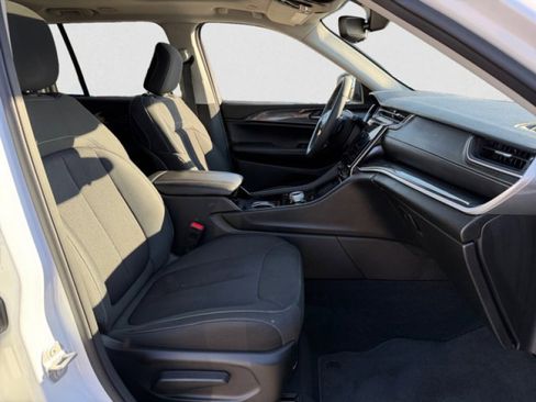 Used 2023 Jeep Grand Cherokee Laredo w/ Luxury Tech Group I image 19