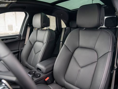 New 2026 Porsche Macan AWD/4WD image 5