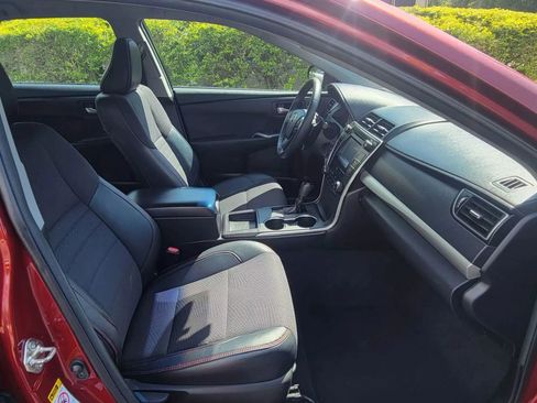 Used 2016 Toyota Camry SE image 16