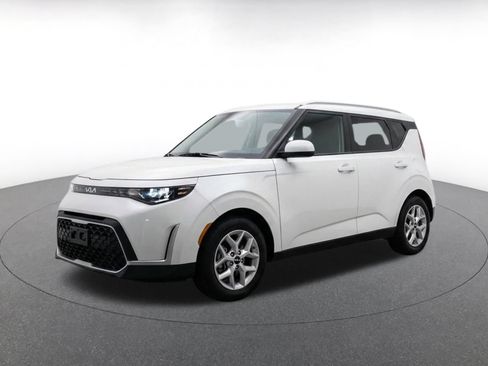 Used 2025 Kia Soul LX w/ LX Technology Package FWD image 3