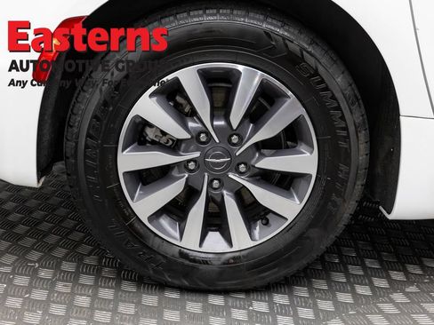 Used 2023 Chrysler Pacifica Touring-L FWD image 31