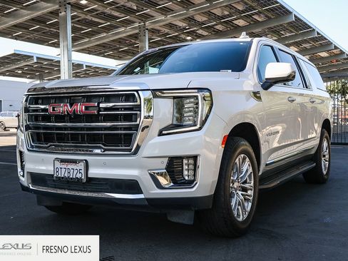 Used 2021 GMC Yukon XL SLT w/ SLT Luxury Plus Package image 3