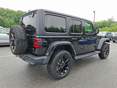 Used 2021 Jeep Wrangler Unlimited Sahara w/ Cold Weather Group image 6