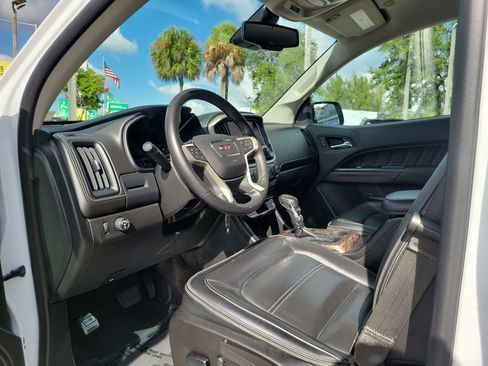 Used 2022 GMC Canyon Denali image 9