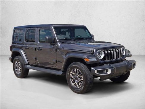Used 2025 Jeep Wrangler Unlimited Sahara AWD/4WD image 3