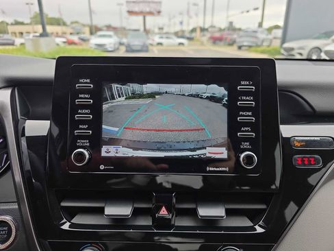 Used 2021 Toyota Camry SE image 11