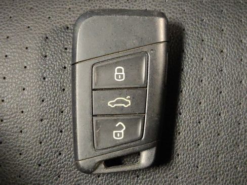 Used 2022 Volkswagen Jetta SE FWD image 32
