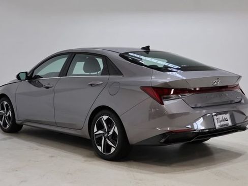 Used 2023 Hyundai Elantra Limited w/ Preferred Accessory Package FWD image 5