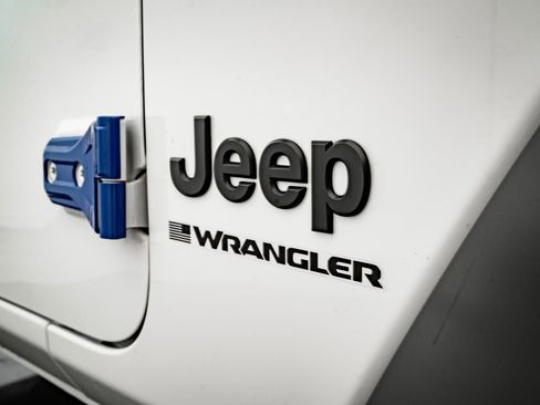 Used 2025 Jeep Wrangler Sport image 3