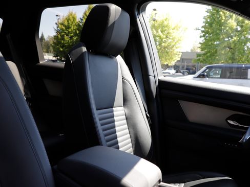 Certified 2025 Land Rover Discovery Sport Dynamic SE AWD/4WD image 12