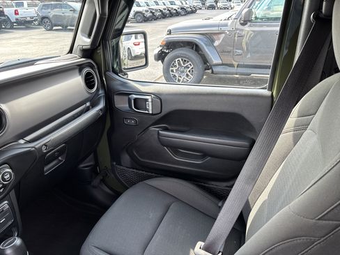 Used 2023 Jeep Gladiator Willys image 31