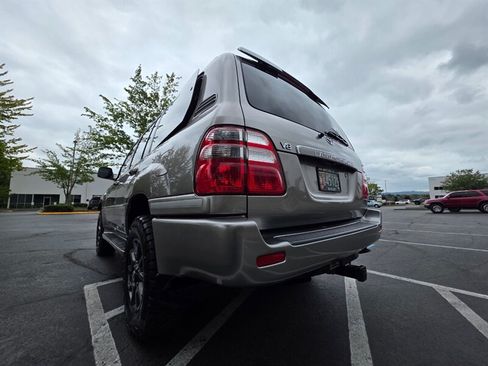 Used 2004 Toyota Land Cruiser w/ Convenience Pkg AWD/4WD image 9