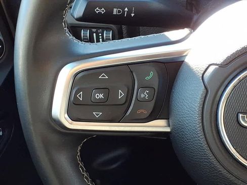 Used 2018 Jeep Wrangler Unlimited Sahara image 17