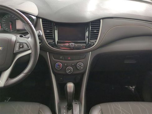 Certified 2022 Chevrolet Trax LT w/ LT Convenience Package image 19