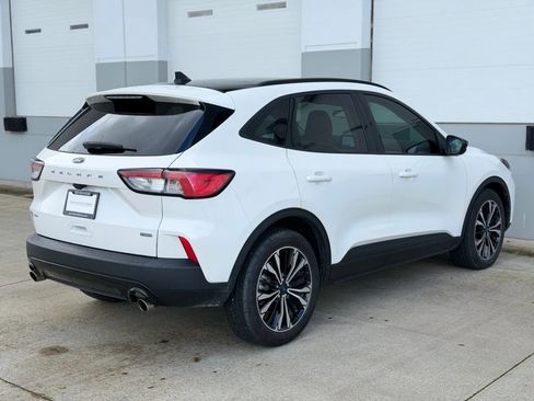 Used 2021 Ford Escape SE w/ SE Sport Appearance Package image 5