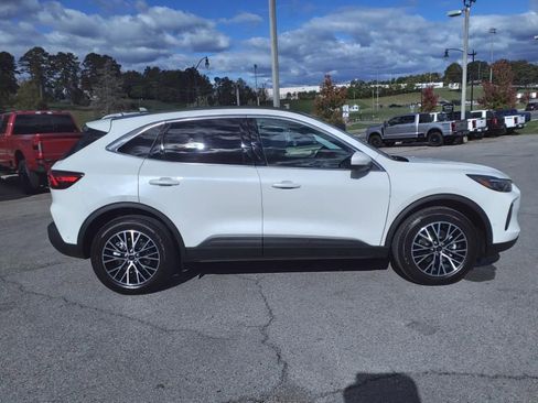 New 2024 Ford Escape SE w/ PHEV Premium Package image 4