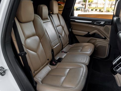 Used 2017 Porsche Cayenne S image 39