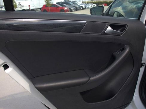 Used 2017 Volkswagen Jetta SEL image 30