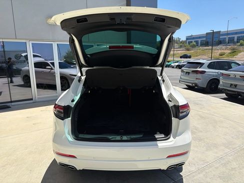 Certified 2023 Maserati Levante GT AWD/4WD image 11