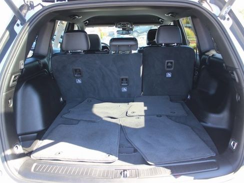 Used 2023 Jeep Grand Cherokee Altitude image 24