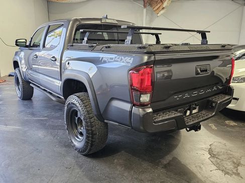 Used 2019 Toyota Tacoma TRD Off-Road w/ TRD Premium Off Road Package AWD/4WD image 2