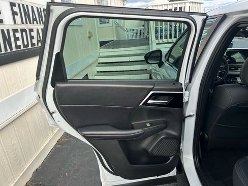 Used 2023 Mitsubishi Outlander SE image 26