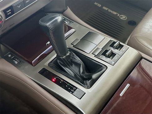 Used 2017 Lexus GX 460 image 16