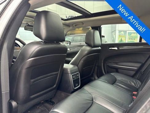 Used 2017 Chrysler 300 Touring w/ Value Package RWD image 10