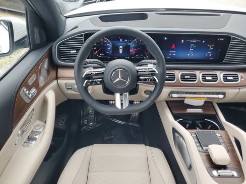 New 2026 Mercedes-Benz GLS 580 4MATIC image 16